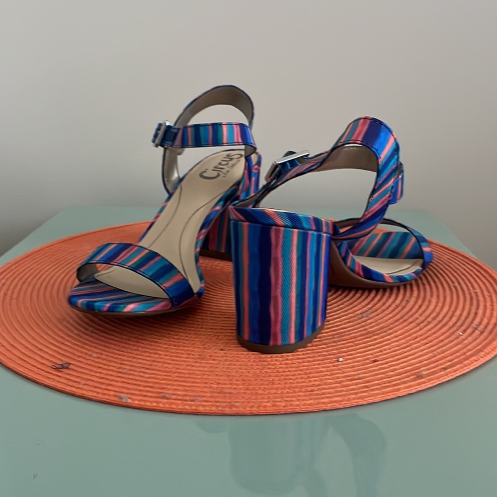 Shoes - Picture 3 of 4